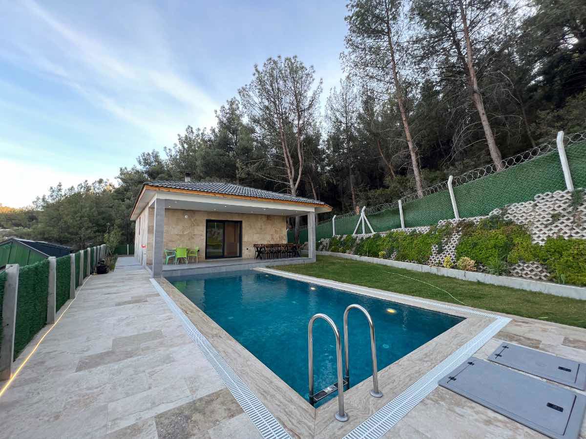 DOĞA VE ŞEHIR MANZARALI 2+1 TEK KATLI VILLA | MÜSTAKIL HAVUZLU