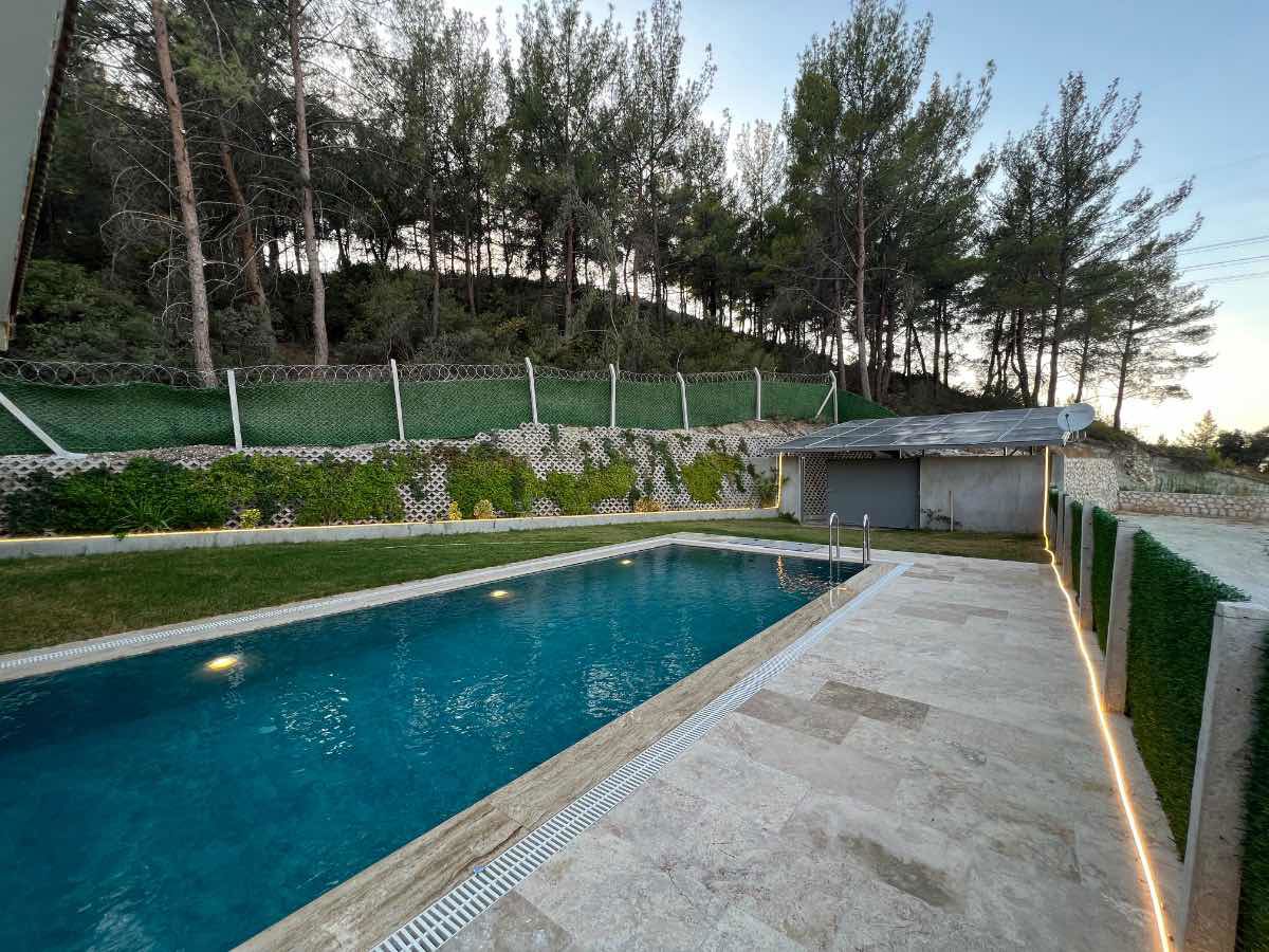 DOĞA VE ŞEHIR MANZARALI 2+1 TEK KATLI VILLA | MÜSTAKIL HAVUZLU