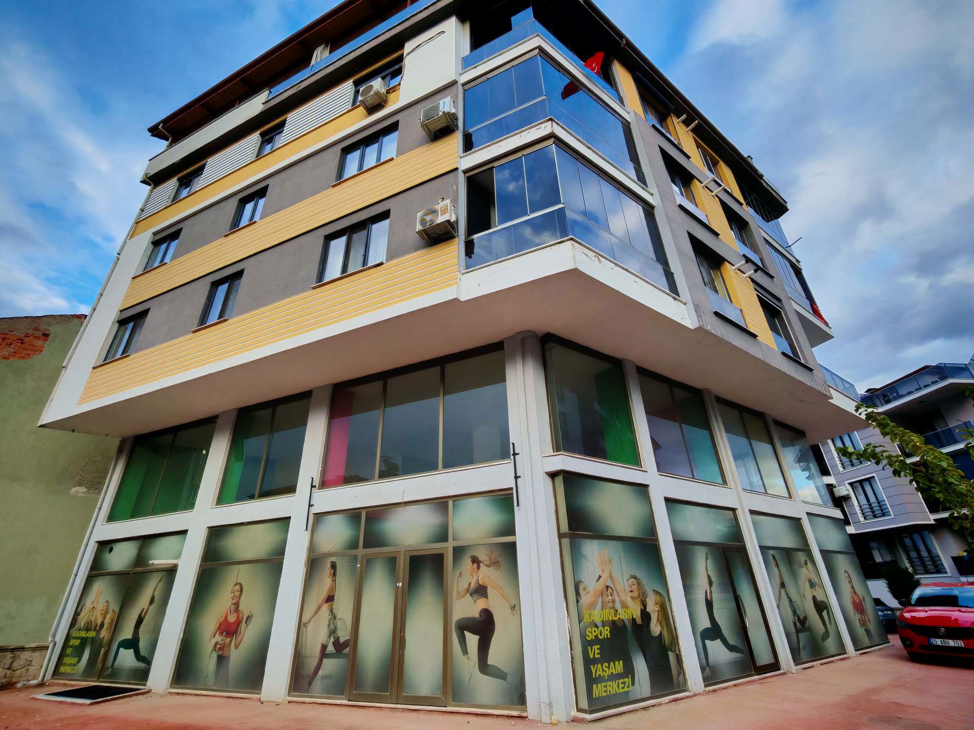 REMAX MODEL DEN GERZELE MAHALLESINDE KIRALIK GENIŞ KULLANIMLI DÜKKAN