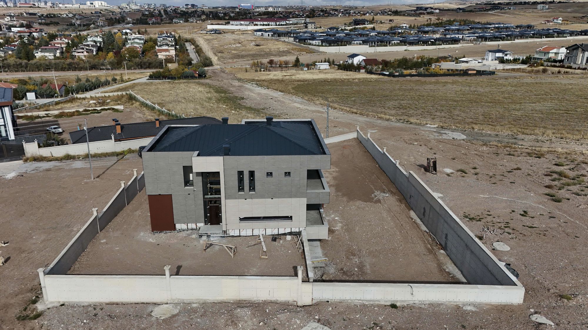 GÖLBAŞI BAHÇELİEVLER’DE 7+2 SATILIK LUX VİLLA