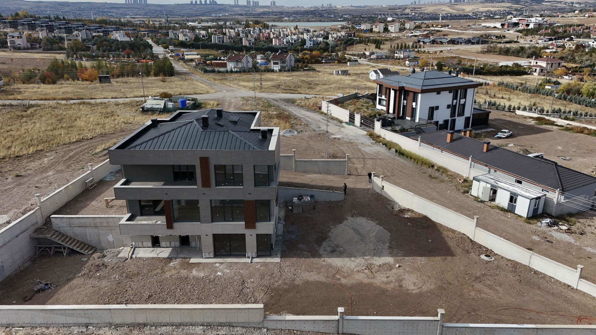 GÖLBAŞI BAHÇELİEVLER’DE 7+2 SATILIK LUX VİLLA