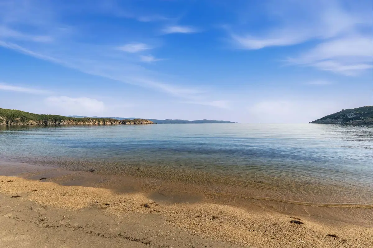ERDEK BÜYÜKOVA KOYU'NDA DENİZE 10 ADIM, 750 M² MÜSTAKİL PARSELDE SATILIK VILLA