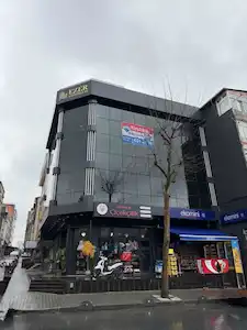 İKİTELLİ DE ANA CADDE ÜZERİ KOMPLE YADA KAT KAT KİRALIK TİCARİ BİNA