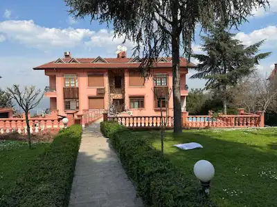 BÜYÜKADA'NIN ÖZEL PLAJLI ,YÜZME HAVUZLU, İSKELESİ OLAN MUHTEŞEM  YALI DAİRESİ