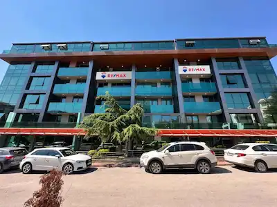 TICARETIN MERKEZINDE 270M² PRESTIJLI OFIS – HAZIR MOBILYALI & ÇIFT GIRIŞLI