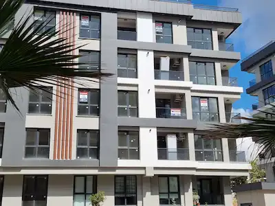REMAX GELİŞİM'DEN MEVSİM EVLERİ SİTESİNDE SATILIK KÖŞE 2+1