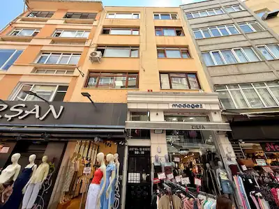 KADIKÖY ÇILEK SOKAKTA KONUT & OFISE UYGUN EŞYALI 1+1 OFIS