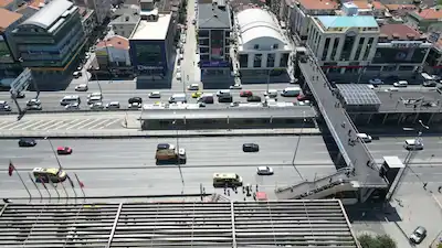 SATILIK METROBÜS DURAĞINDA E-5 CEPHE SIFIR ARA KAT DAİRE / HOME OFİS
