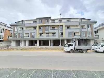 DEMOKRASİ CADDESİNDE 150 M2 KİRALIK DÜKKAN
