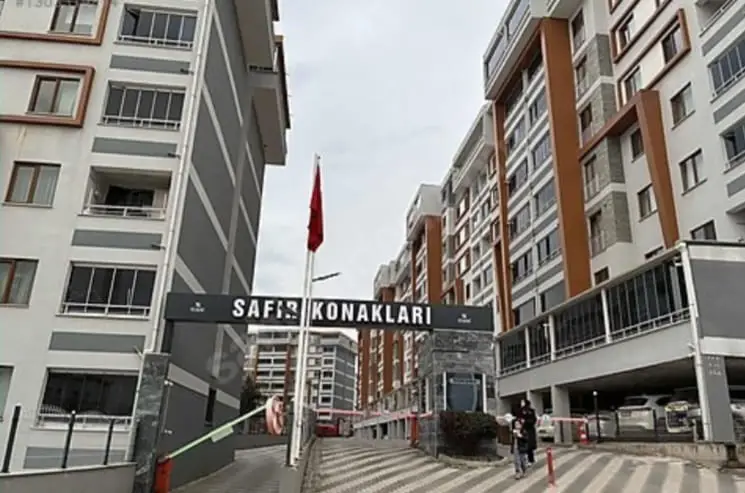 YENIKENT SAFIR KONAKLARINDA DENIZ MANZARALI SATILIK ARA KAT 3+1