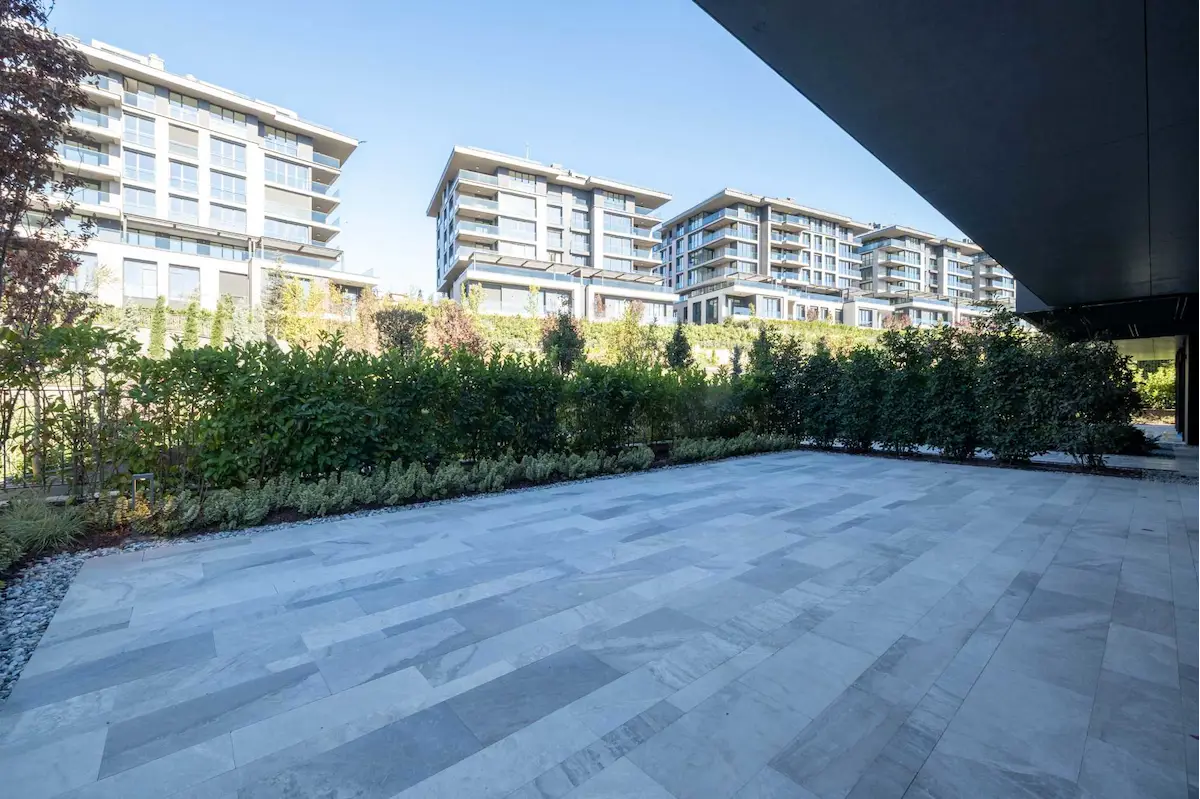KENT ETİLER’DE SAKİN KONUMDA | 129 M² TERASLI 4+1 BAHÇE KATI