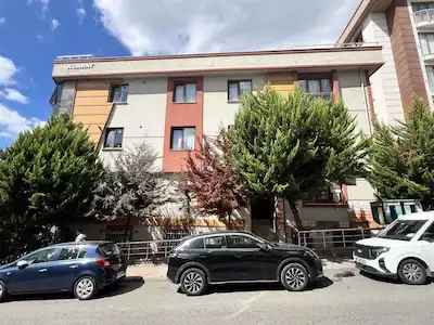 ÜSKÜDAR ÜNALAN MAHALLESİ HARİKA KONUMDA 2+1 DAİRE
