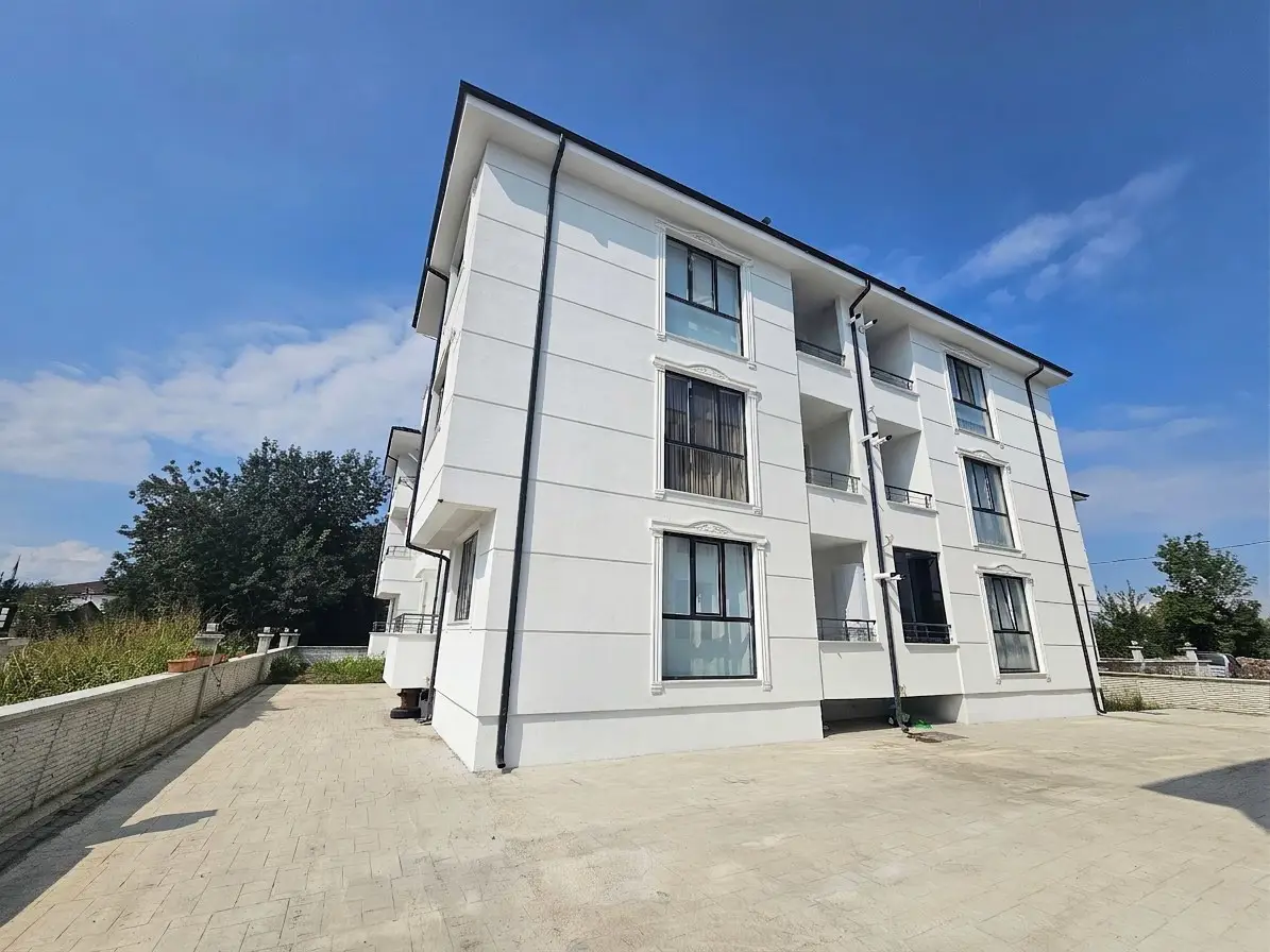 ARİFİYE HANLI MERKEZ’DE 2025 YAPIMI 2+1 DAİRE | YERDEN ISITMALI | BALKONLU
