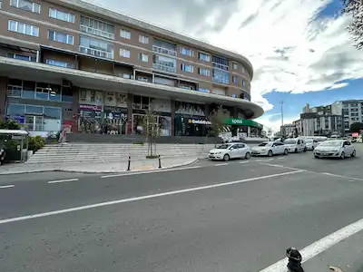 MİMAROBA MERKEZDE ANA CADDE ÜZERİ 240M2 SATILIK DÜKKAN!