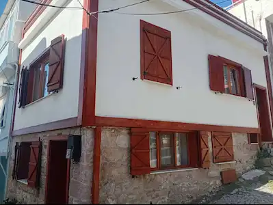 AYVALIK FETHİYE'DE EŞYALI KİRALIK 1+1 TERASLI MÜSTAKİL EV