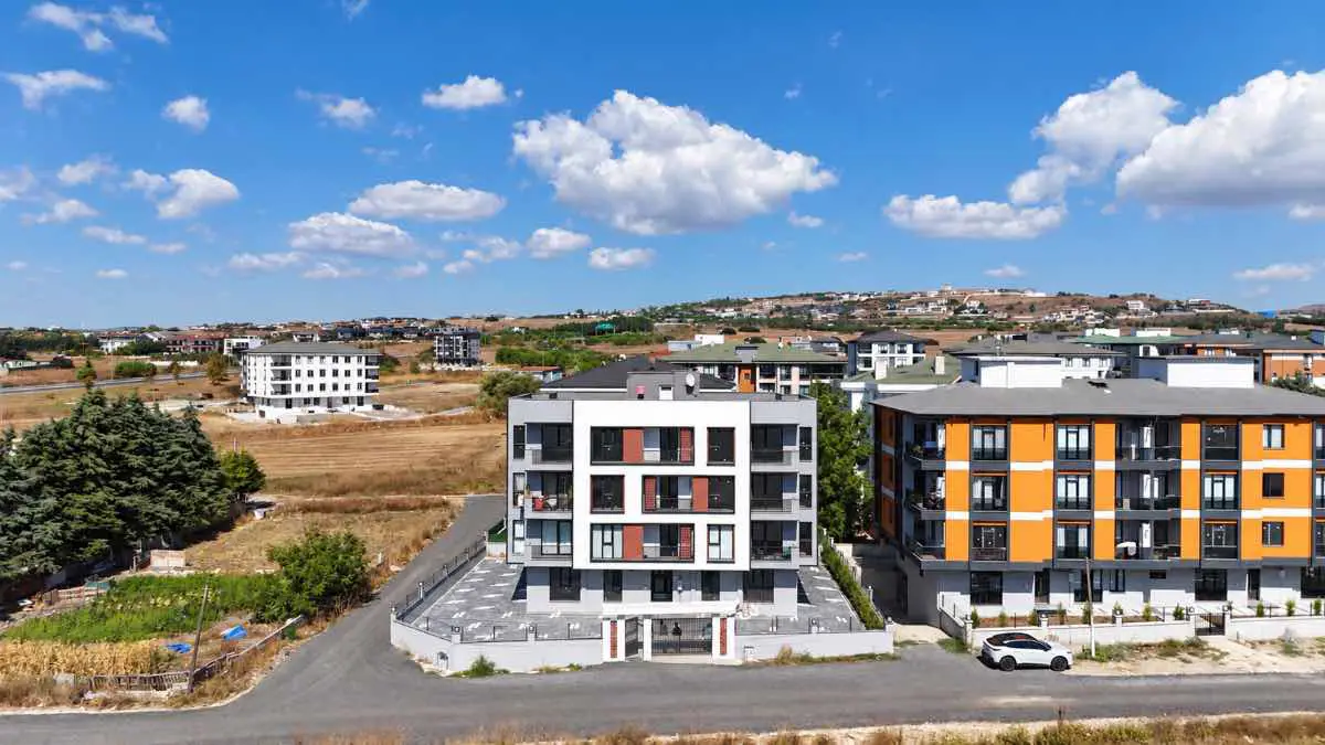 REMAX TEN SİLİVRİ SELİMPAŞA GİŞELERE YAKIN SIFIR MANZARALI 2+1 