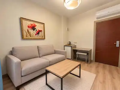 BEYOĞLU İSTİKLAL YANI TEMİZ BİNADA KİRALIK EŞYALI 1+1 DAİRE