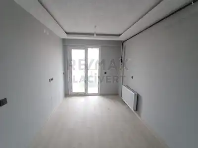 RE/MAX LACIVERT'TEN DADAŞKENT'TE KIRALIK EŞYALI 1+1 DAIRE