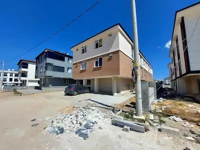REMAX LANDDEN HAVUZLAR'DA SATILIK ARA KAT 1+1 EŞYALI SIFIR DAİRE
