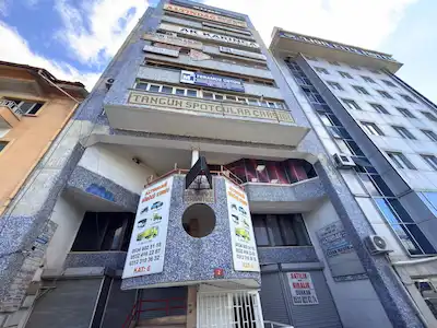 SPOTÇULAR İŞ MERKEZİNDE 80 M2 EŞYALI KİRALIK BÜRO/OFİS