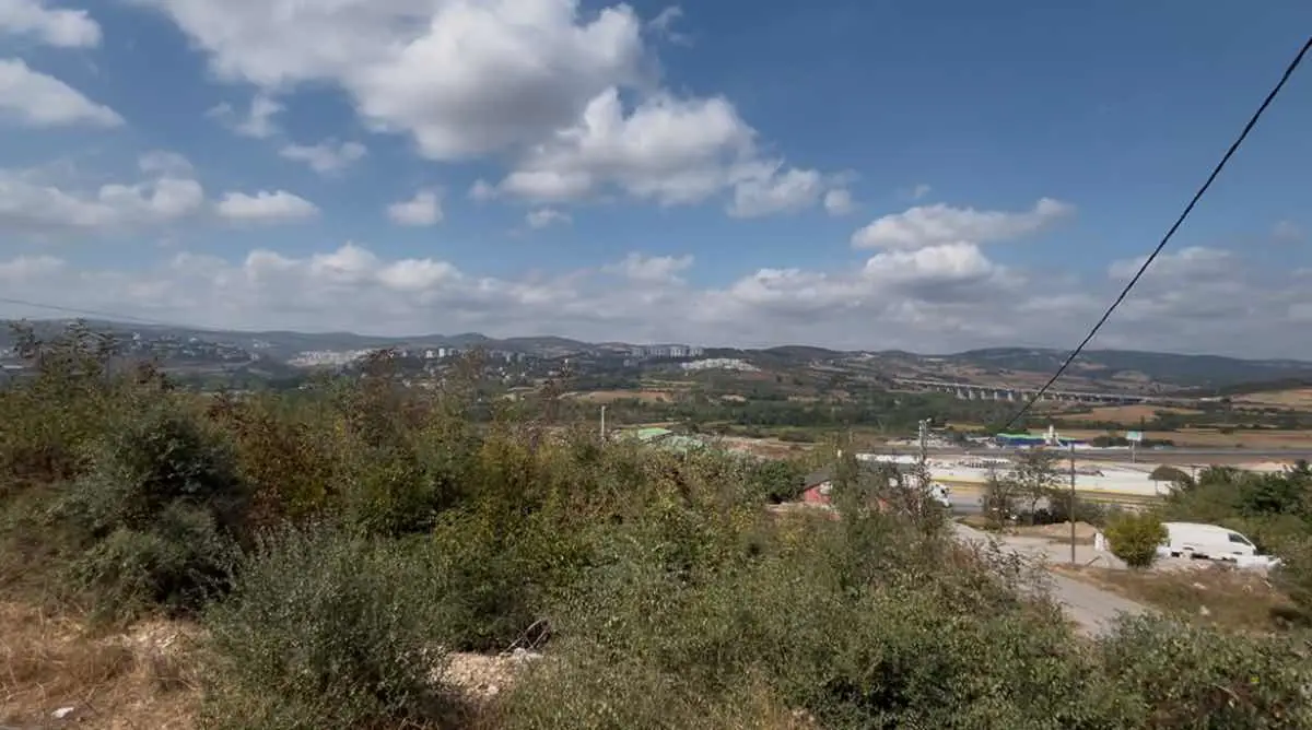 KOCAELİ İZMİT KARADENİZLİLER MH. 252 M2 TARLA