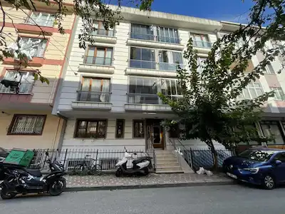 ÇAMLIK MAHALLESI’NDE METRONUN HEMEN YANINDA FULL EŞYALI 2 + 1 KIRALIK DAIRE