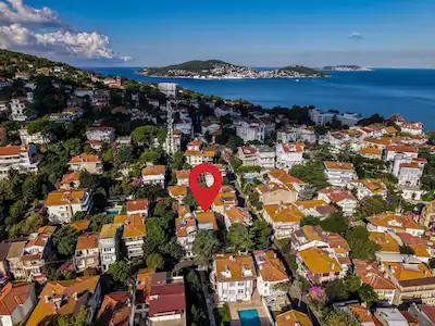 BÜYÜKADA'DA TAMAMEN YENİLENMİŞ KİRALIK EŞYALI 3+1 DAİRE
