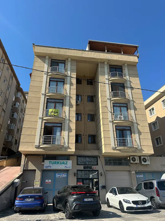 ATATÜRK İNÖNÜ MAHALLESİNDE SATILIK 2+1 YEDİTEPE ÜNİVERSİTESİNE 500 M2