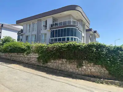 GÜZELBAHÇE YEL DEĞİRMENİ EVLERİNDE GÜVENLİKLİ HAVUZLU 3+1 DAİRE