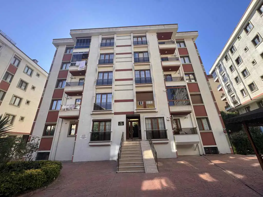 SANCAKTEPE SARIGAZİ  SELVİ SİTESİ METROYA 
300 M 2+1 SATILIK