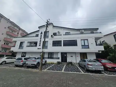 REMAX MYRADAN BAŞİSKELE SAHİLDE SATILIK LÜKS 1+1 DAİRE