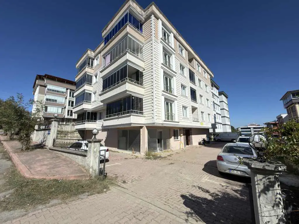 İLKADIM DERECİK’TE 35M2 BÜRO&OFİS’E UYGUN DÜKKAN | REMAX GÖKHAN