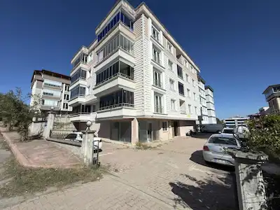 İLKADIM DERECİK’TE 35M2 BÜRO&OFİS’E UYGUN DÜKKAN | REMAX GÖKHAN