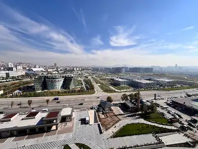 REMAX LEVEL'DAN ADRES ANKARA'DA 2+1 KAPALI MUTFAK SATILIK DAİRE