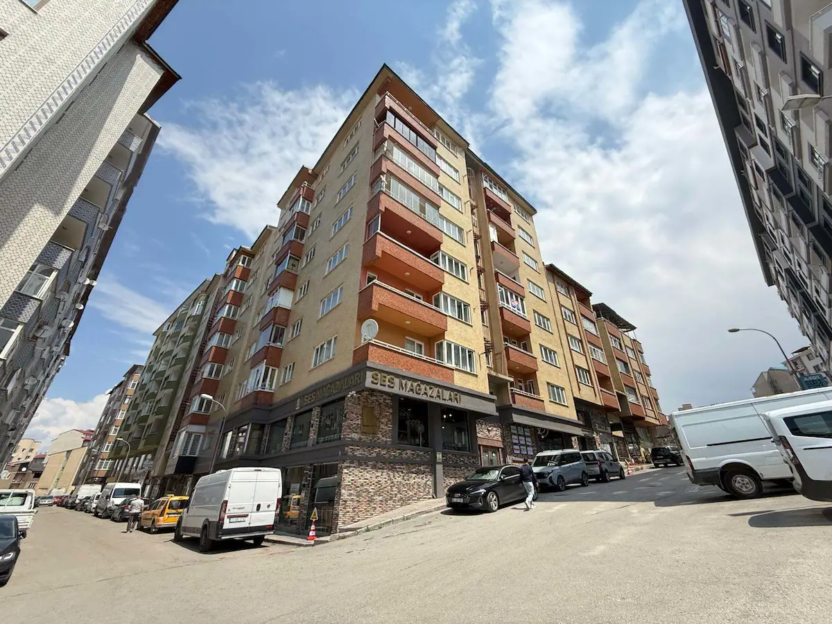REMAX İLKE'DEN ŞEHİR MERKEZİ'NDE 3+1 KİRALIK DAİRE