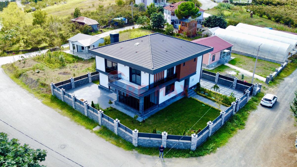 TRABZONDA EMSALİ OLMAYAN KALİTEDE SATILIK 6+1 VİLLA