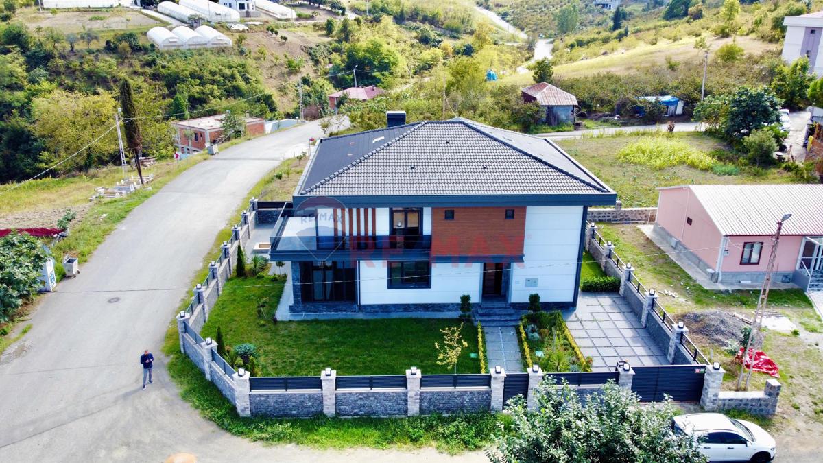 TRABZONDA EMSALİ OLMAYAN KALİTEDE SATILIK 6+1 VİLLA