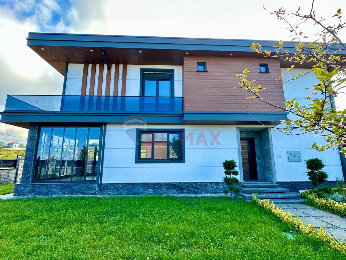 TRABZONDA EMSALİ OLMAYAN KALİTEDE SATILIK 6+1 VİLLA