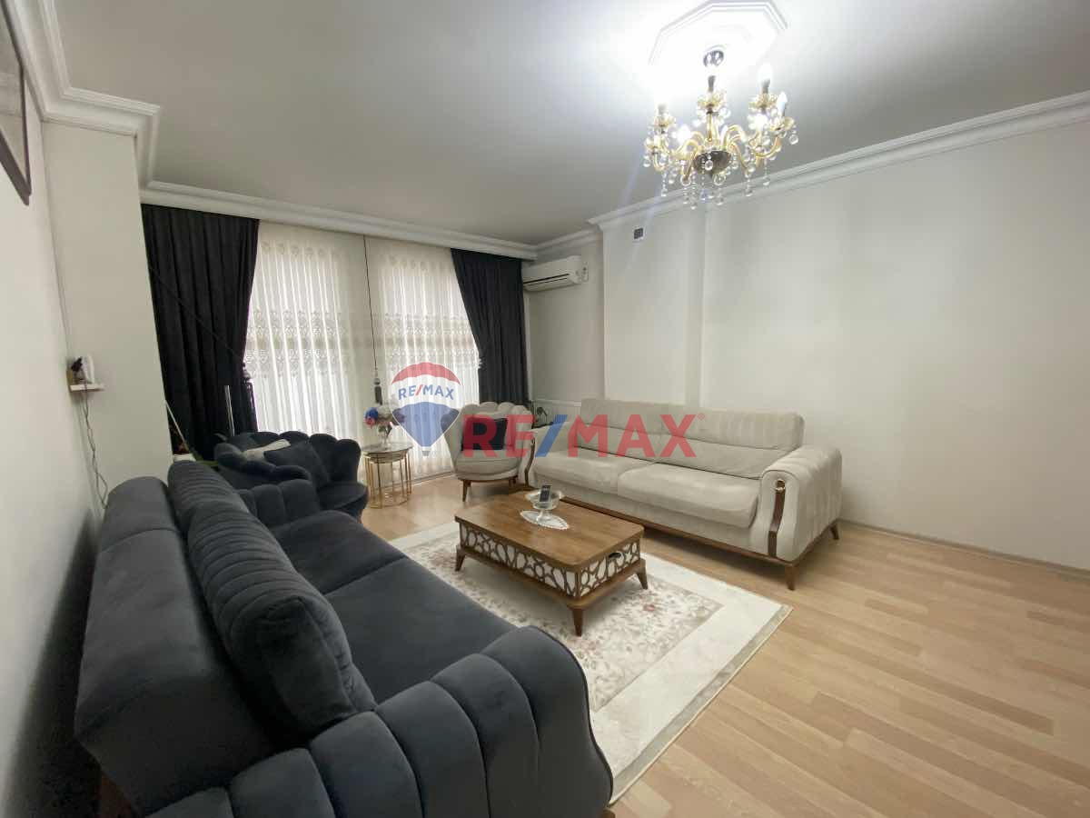 SANCAKTEPE YENİDOĞAN'DA CADDE ÜSTÜ 3+1 SATILIK DAİRE