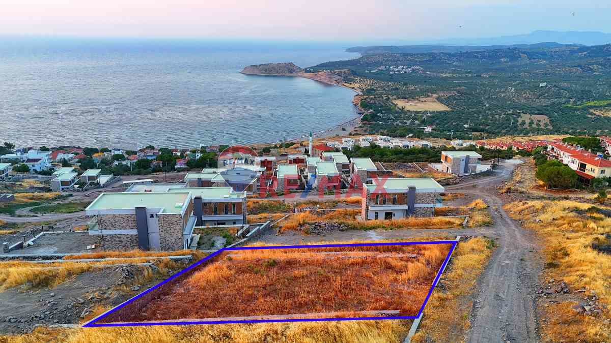 RE/MAX İNCİ'DEN  AYVACIK BABAKALE'DE 690M2 VİLLA İMARLI SATILIK ARSA 