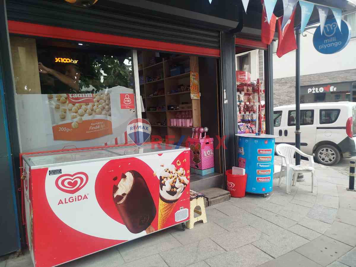 DEĞIRMENDERE'DE ÇINARLIK MEYDANINDA SAHILE YAKIN TEKEL BÜFE