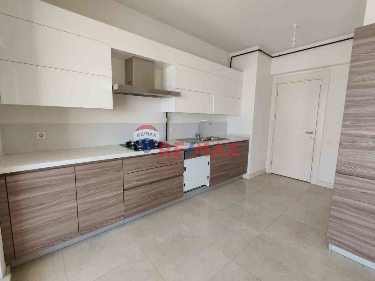 REMAX MODEL'DEN SINPAŞ'TA SATILIK 4+1 YALI DAIRESI