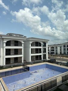 ASRIN KONAKLARINDA ARAKAT 3+1 HAVUZ CEPHE SATILIK DAİRE