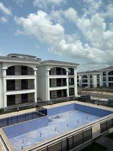 ASRIN KONAKLARINDA ARAKAT 3+1 HAVUZ CEPHE SATILIK DAİRE