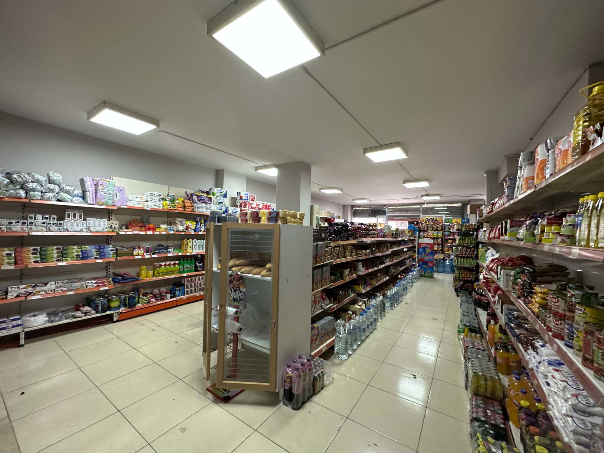 ESENYURT BAĞLARÇEŞME KUZUYOLU DEPOLU DÜZ GİRİŞ SATILIK DÜKKAN