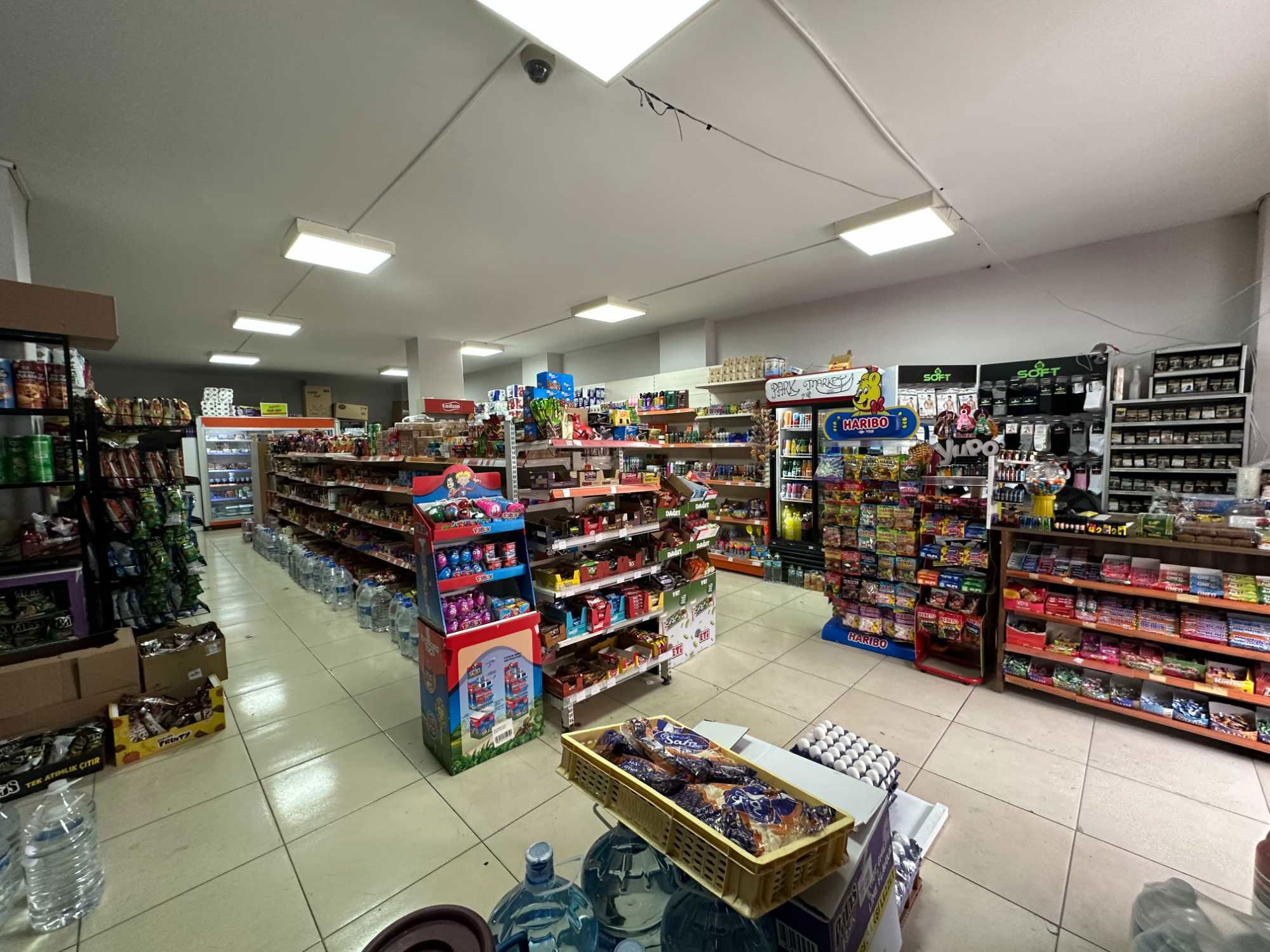 ESENYURT BAĞLARÇEŞME KUZUYOLU DEPOLU DÜZ GİRİŞ SATILIK DÜKKAN