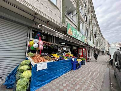 ESENYURT BAĞLARÇEŞME KUZUYOLU DEPOLU DÜZ GİRİŞ SATILIK DÜKKAN