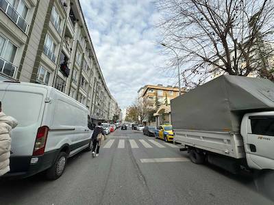 ESENYURT BAĞLARÇEŞME KUZUYOLU DEPOLU DÜZ GİRİŞ SATILIK DÜKKAN
