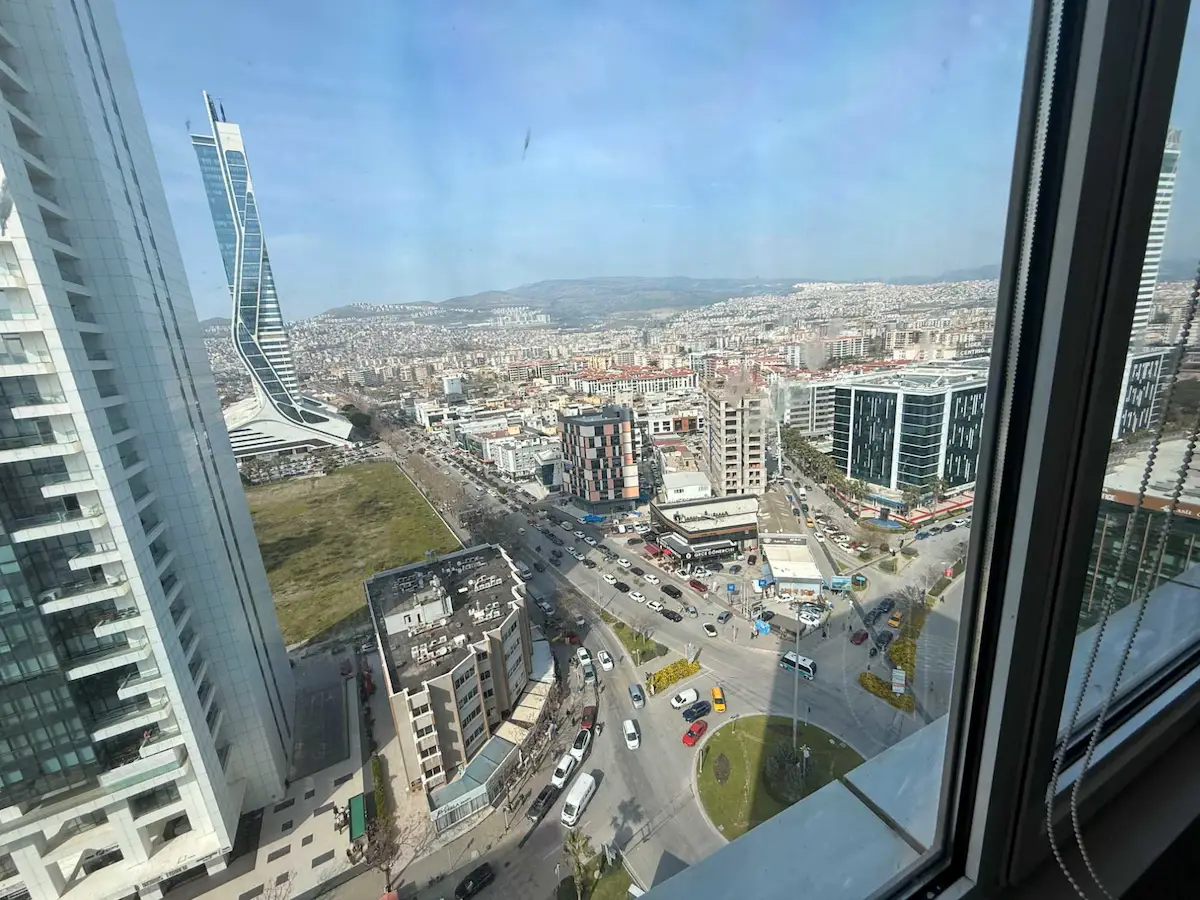İZMİR BAYRAKLI MARTI TOWER'DA KİRALIK GENİŞ OFİS 140M2