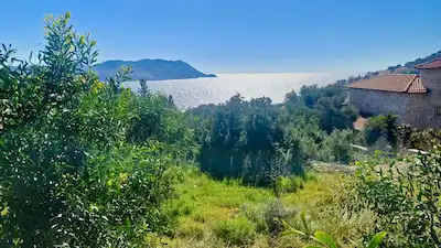 KAŞ ÇUKURBAĞ YARIMADASI 1460M2 İMARLI ARSA MEİS ADA MANZARALI